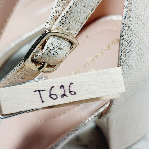 New Bandolino Armory 3 Champaigne Open Toe Ankle Strap Heeled Sandals T626 - Picture 12 of 12